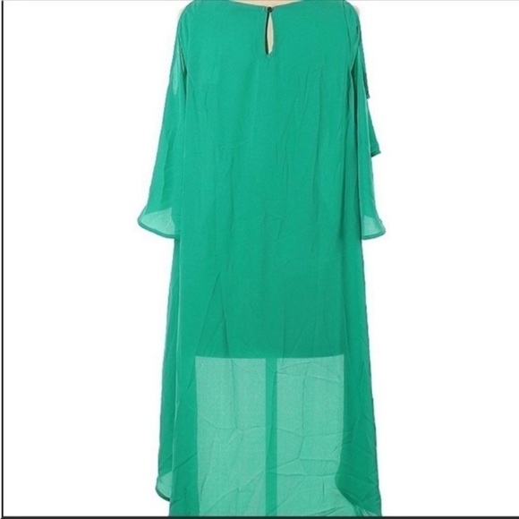 NWT 7th Avenue N.Y. & Co. high-low short sleeves cold shoulder tunic. Size XS. - Picture 2 of 2